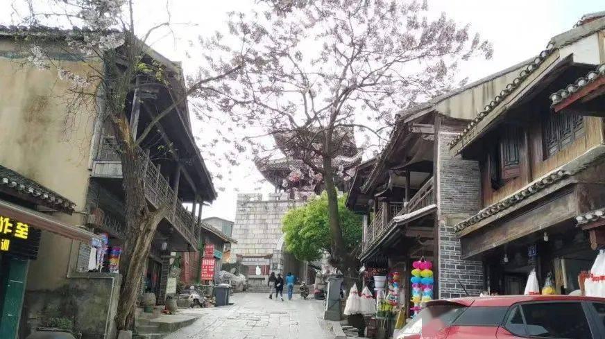 如何看待相亲女不发照片，却在朋友圈发照片？游戏画面